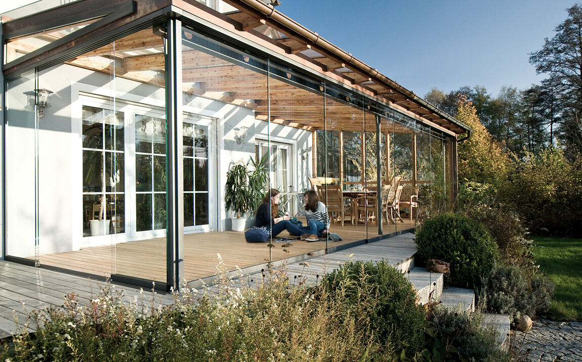 Wintergarten mit Glas-Schiebesystem Wintergarten mit Glas-Schiebesystem