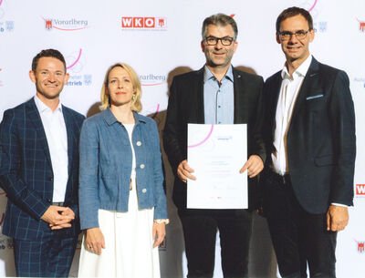 Ausgezeichneter Lehrbetrieb Marcel Gilly, Gudrun Petz-Bechter, Robert Aichner und Markus Wallner bei der Verleihung.