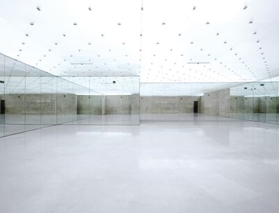 Elegantes Glaskanten-Haltesystem für Lichtdecken aus Glas  im Kunsthaus Bregenz